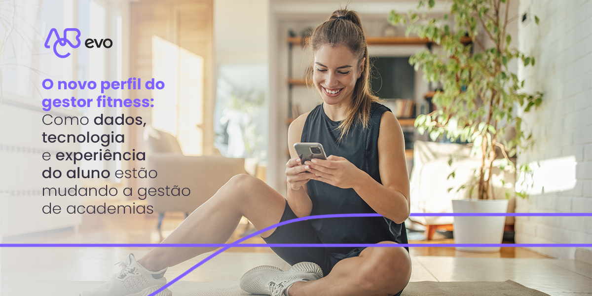 Gestor fitness analisando indicadores e utilizando tecnologia para administrar uma academia