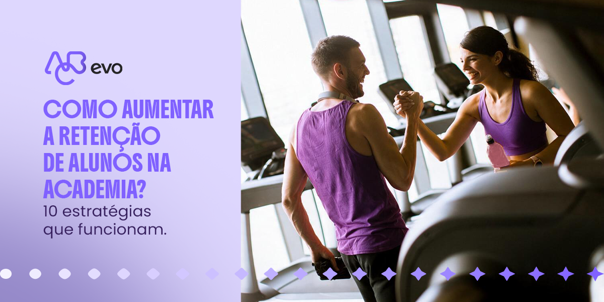 Professor acompanhando aluno durante treino na academia