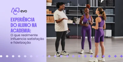 Três mulheres conversando em uma academia, representando a experiência do aluno, o relacionamento e a fidelização.
