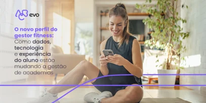 Gestor fitness analisando indicadores e utilizando tecnologia para administrar uma academia